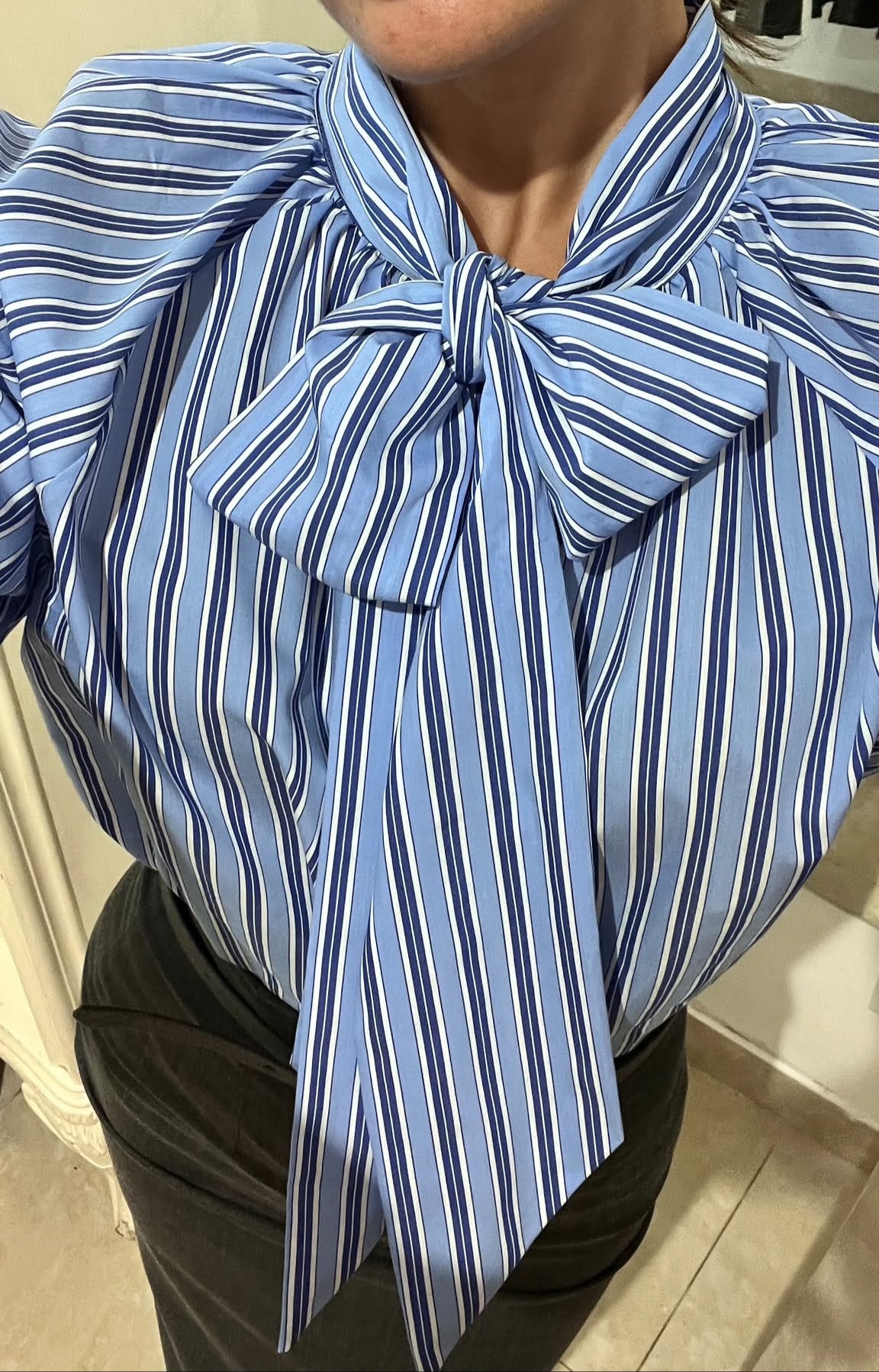 CAMICIA A RIGHE CON FIOCCO AL COLLO MOTEL