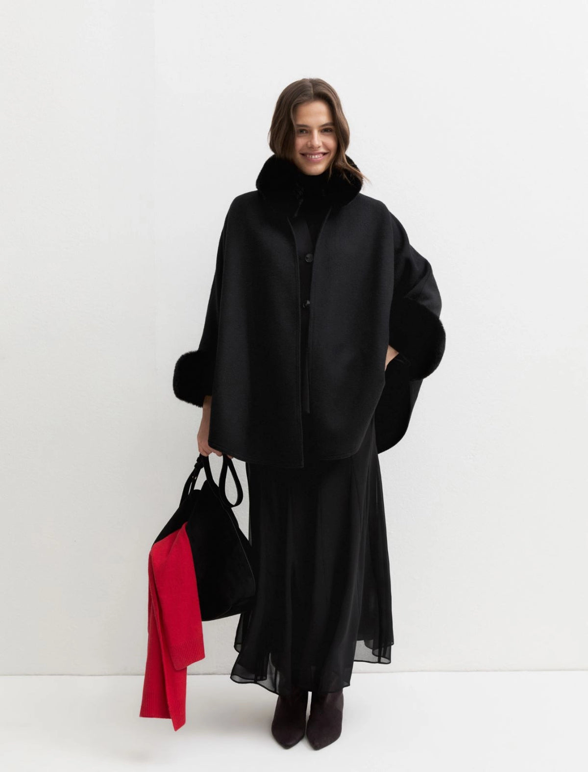 CAPPA IN PANNO CON BORDI IN TESSUTO FURRY NERO EMME