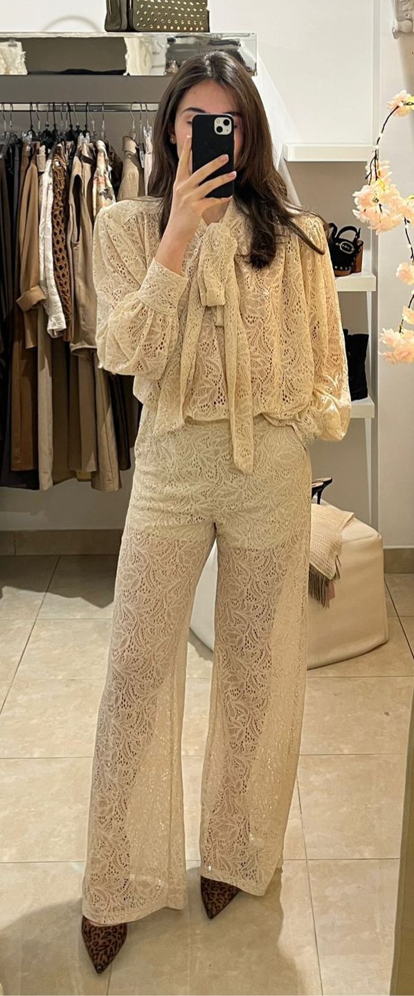 BLUSA CON RICAMO MOTEL
